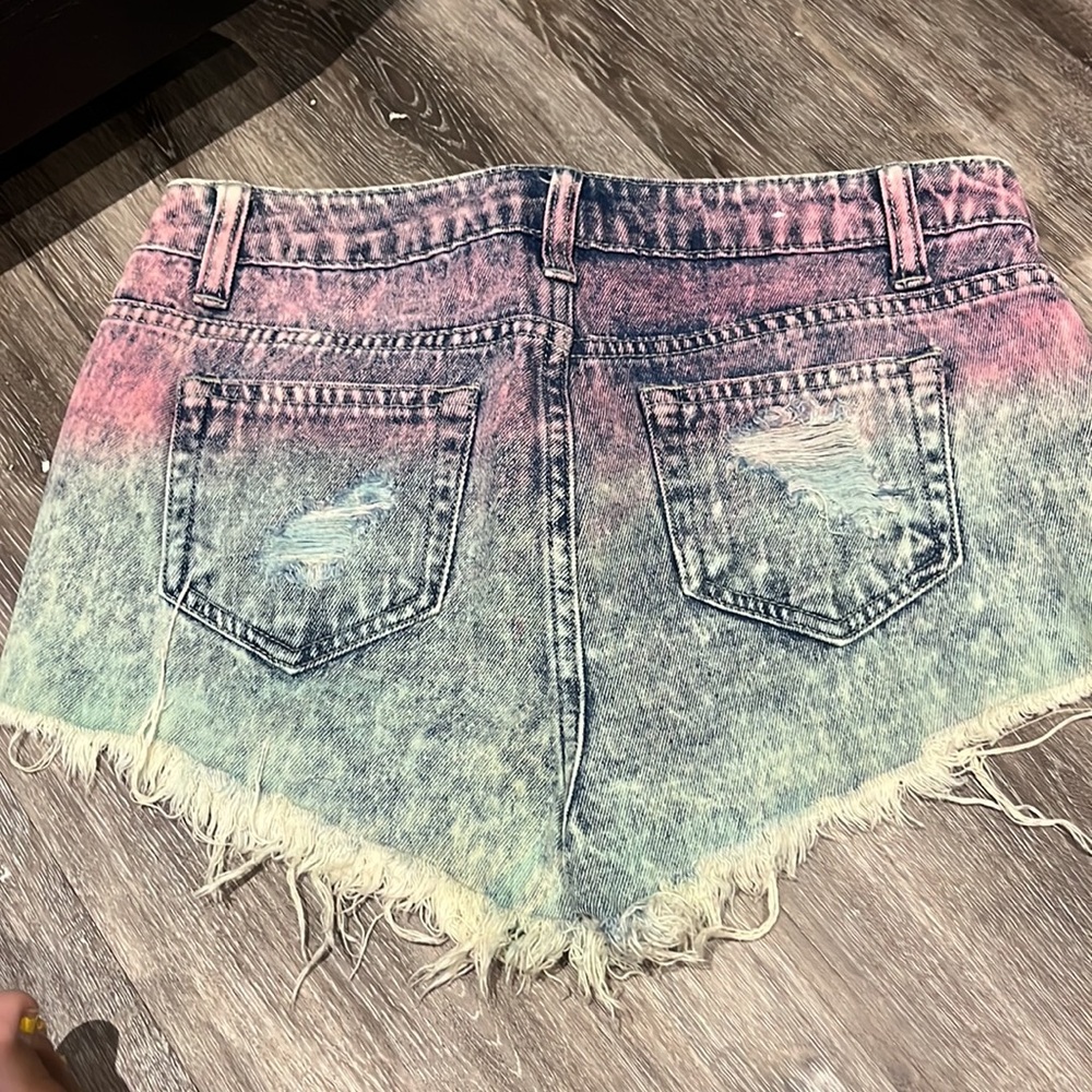 Shorts - Picture 2 of 3